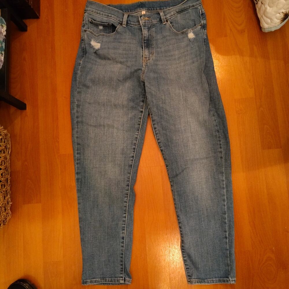Levi’s Classic Fit Jeans 52396 Sz 10, Medium Wash , Straight leg 25” Inseam